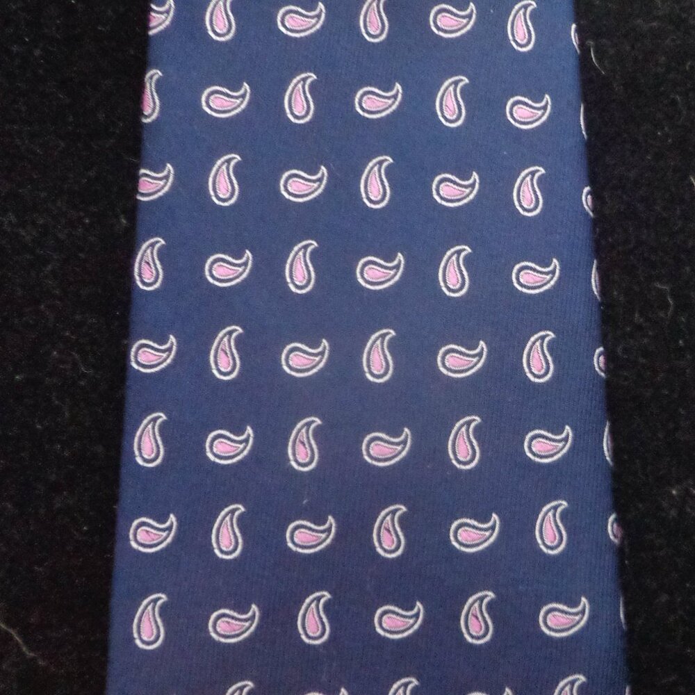 Roundtree and Yorke Navy Blue with Pink Whale Tie